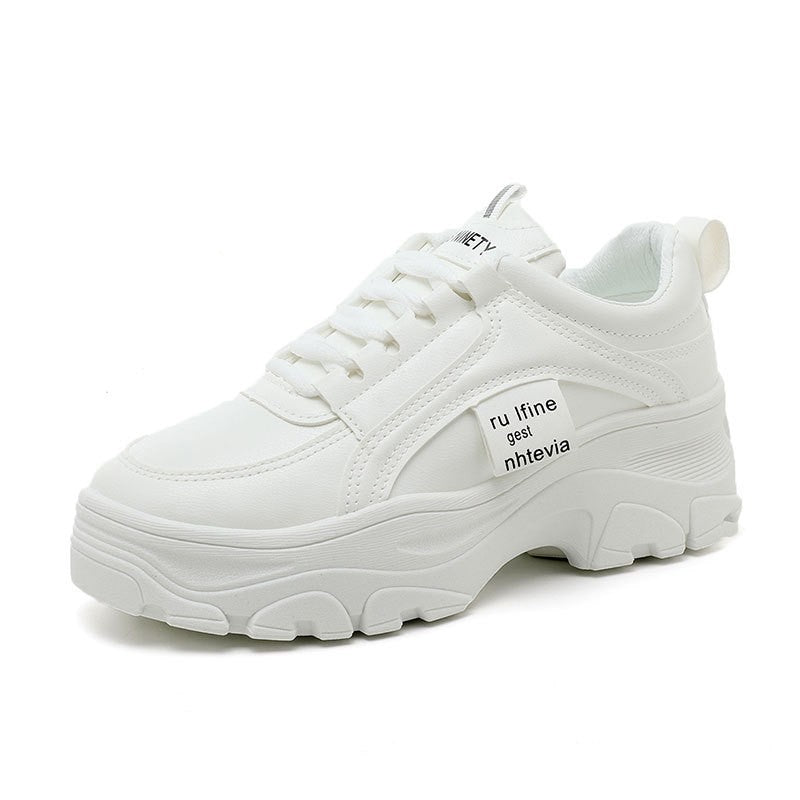 Damen Sportliche Sneakers mit robustem Profil und innovativem Design EB