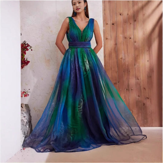 Damen Elegantes Abendkleid mit schimmernden Tüll-Lagen und tiefem V-Ausschnitt EB