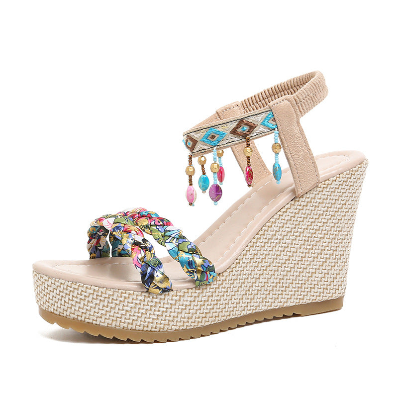 Damen elegante Wedge-Sandalen mit geflochtenem Riemendesign und kunstvoller Blumenapplikation EB