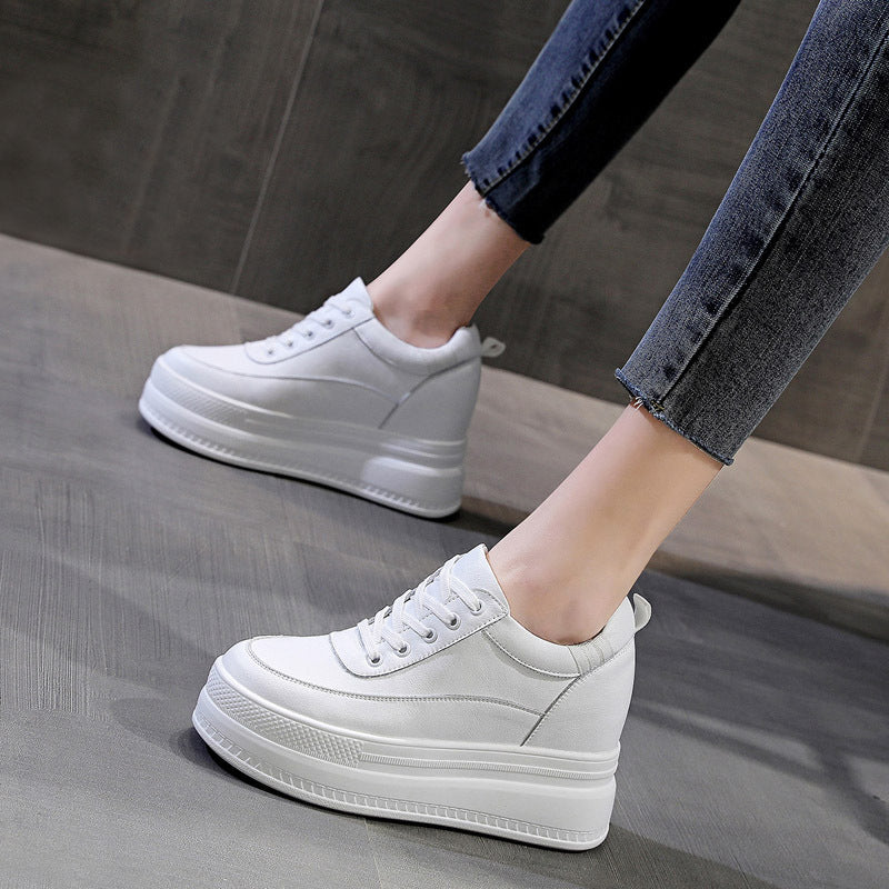 Damen Plateau Sneakers mit modischer und komfortabler Struktur EB
