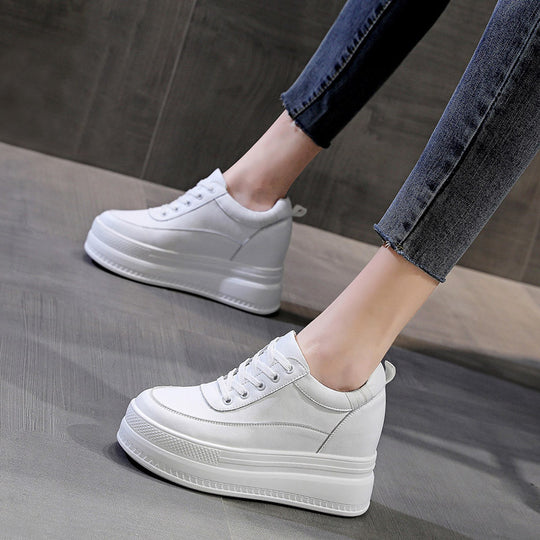 Damen Plateau Sneakers mit modischer und komfortabler Struktur EB