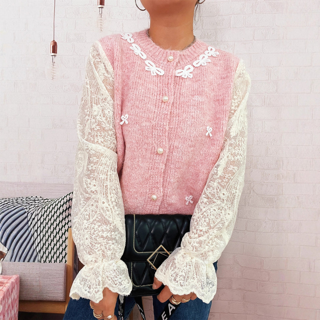 Damen Strickjacke mit romantischen Spitzendetails und eleganten Knopfverschlüssen EB