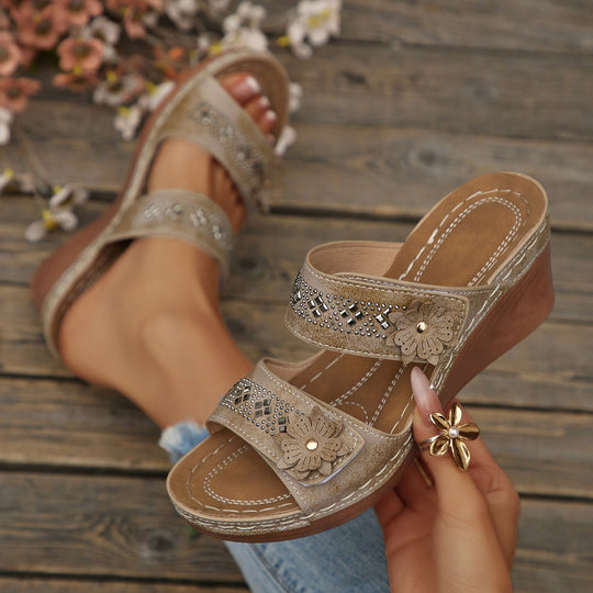 Damen Elegante und bequeme Wedge-Sandalen mit floralen Applikationen EB