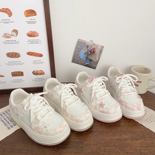 Damen Sneakers mit verspielten Sternen-Applikationen und dämpfender Sohle EB