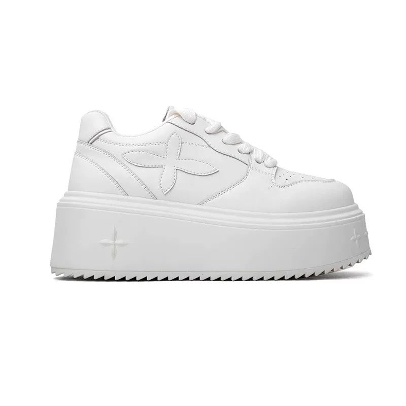 Damen Plateau-Chunky-Sneaker mit Blumenapplikation und Netz-Einsatz EB