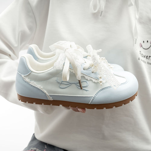 Damen Sneakers mit verspielter Spitze und innovativem Schnürsystem EB