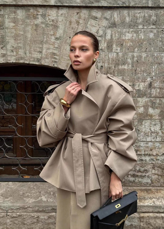 EB | Gürtelter cropped Trenchcoat