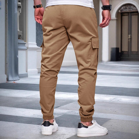 Herren nan tapered Freizeit-Cargohose mit aufgesetzten Klapptaschen, Tunnelzugbund und elastischen Beinabschlüssen EB