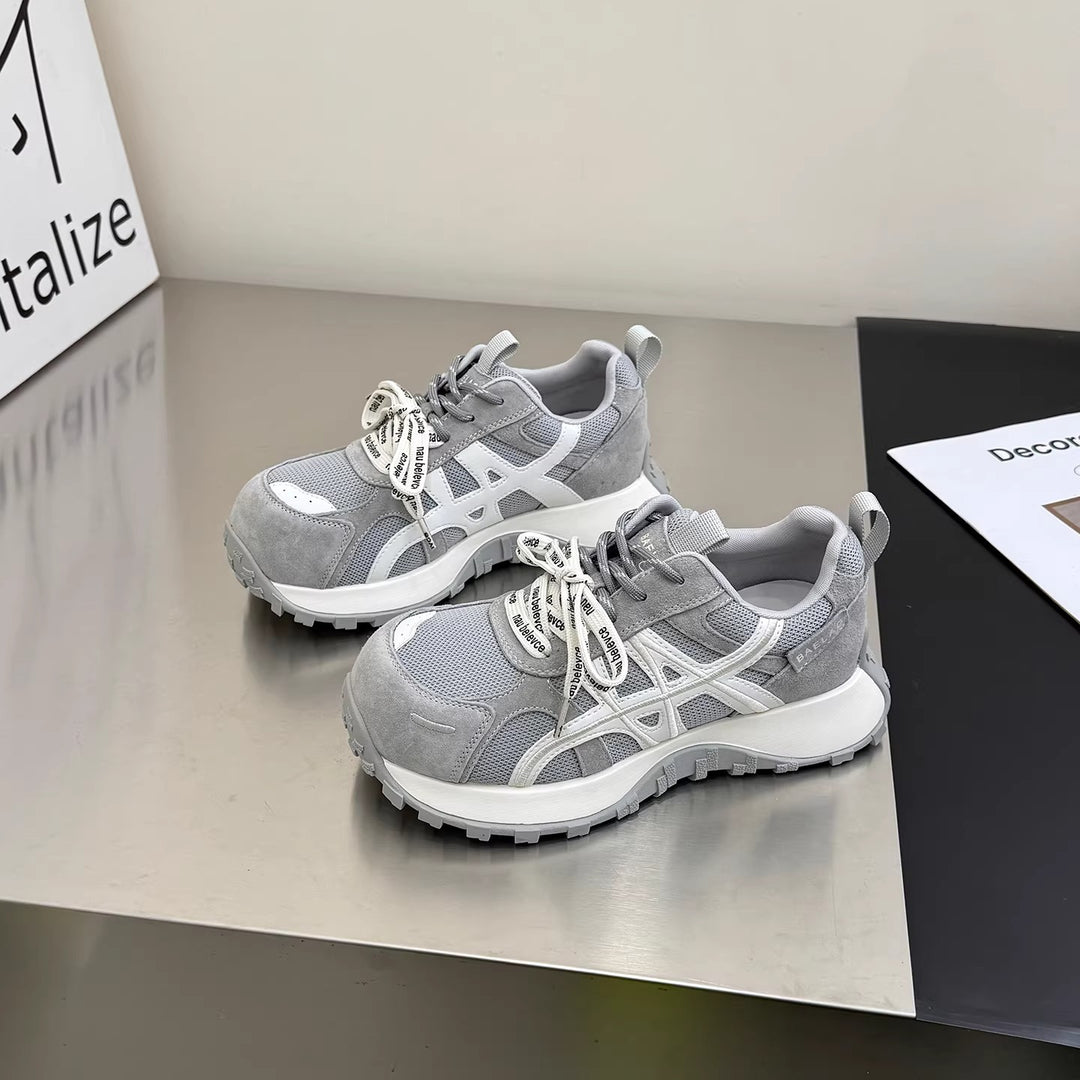 Damen Sportliche Sneakers mit atmungsaktiver Mesh-Oberfläche und robustem Sohlenprofil EB