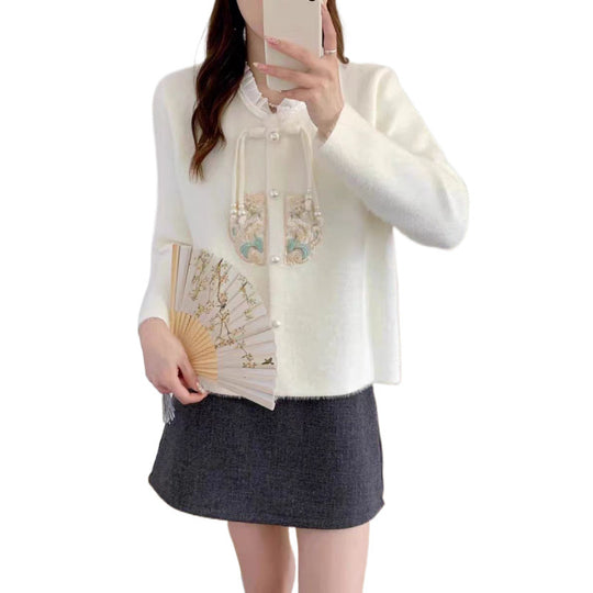 Damen Luxuriöser Strickpullover mit dekorativen Knopfdetails und Rüschen EB