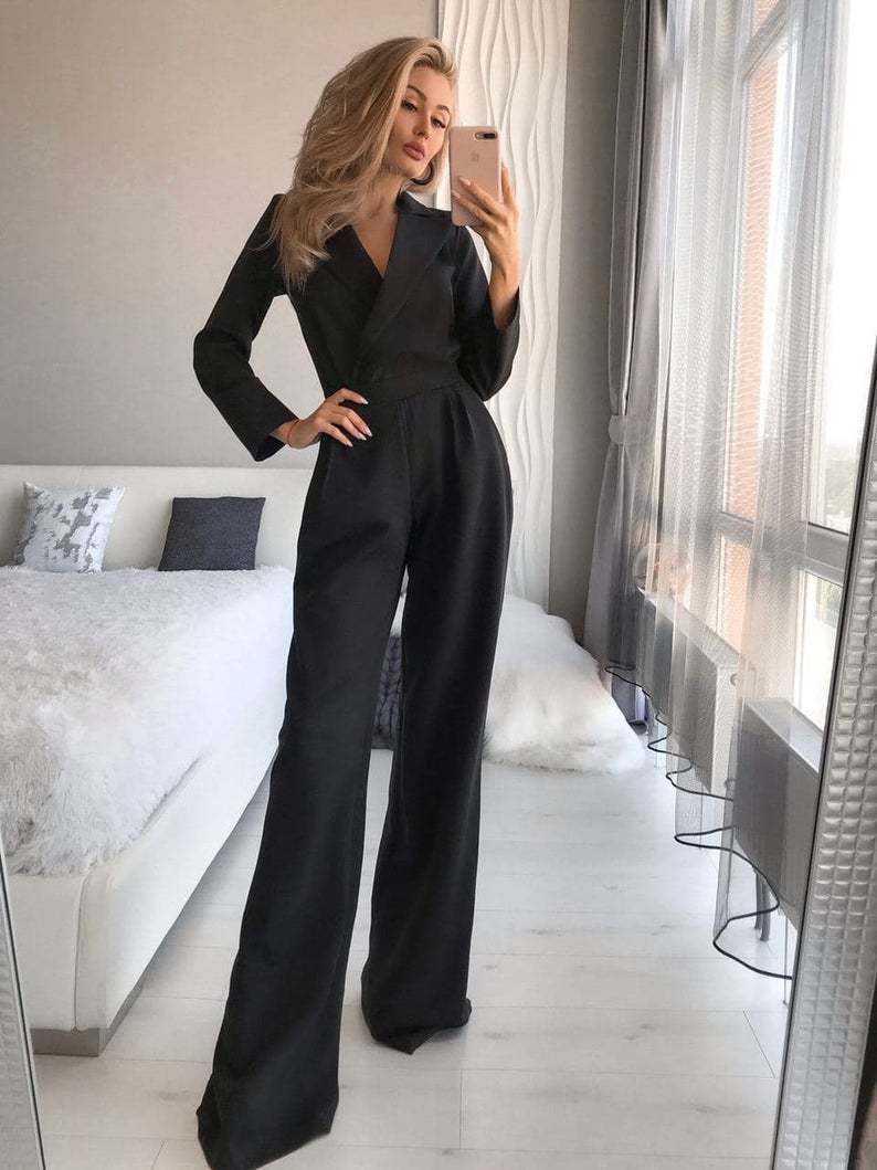 Damen Jumpsuit mit elegantem Wickeldesign und weitem Bein EB