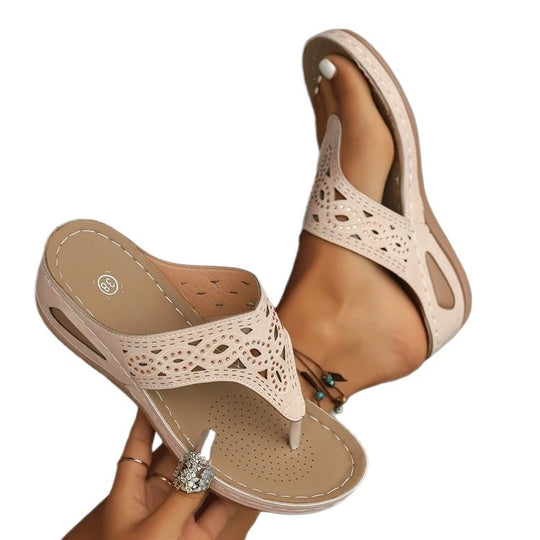 Damen Komfortable Zehentrenner-Sandalen mit floralem Schnitt EB