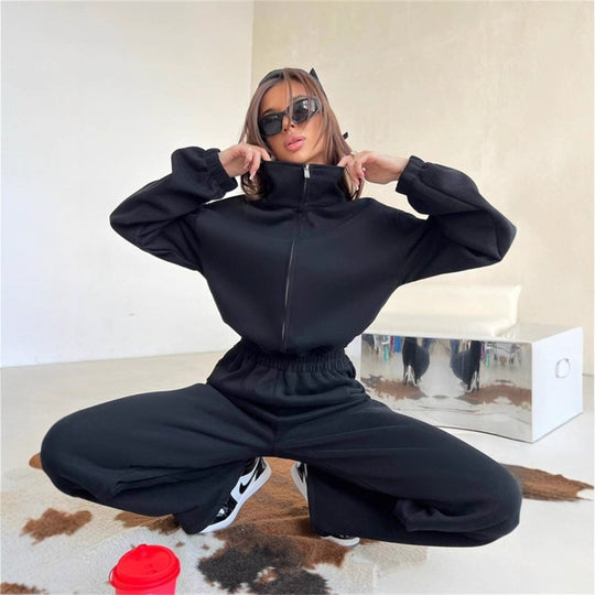 Damen Relaxed-Loungewear-Set mit Halbzip-Stehkragen und hochtaillierter Weitbein-Jogginghose Eichborn Berlin