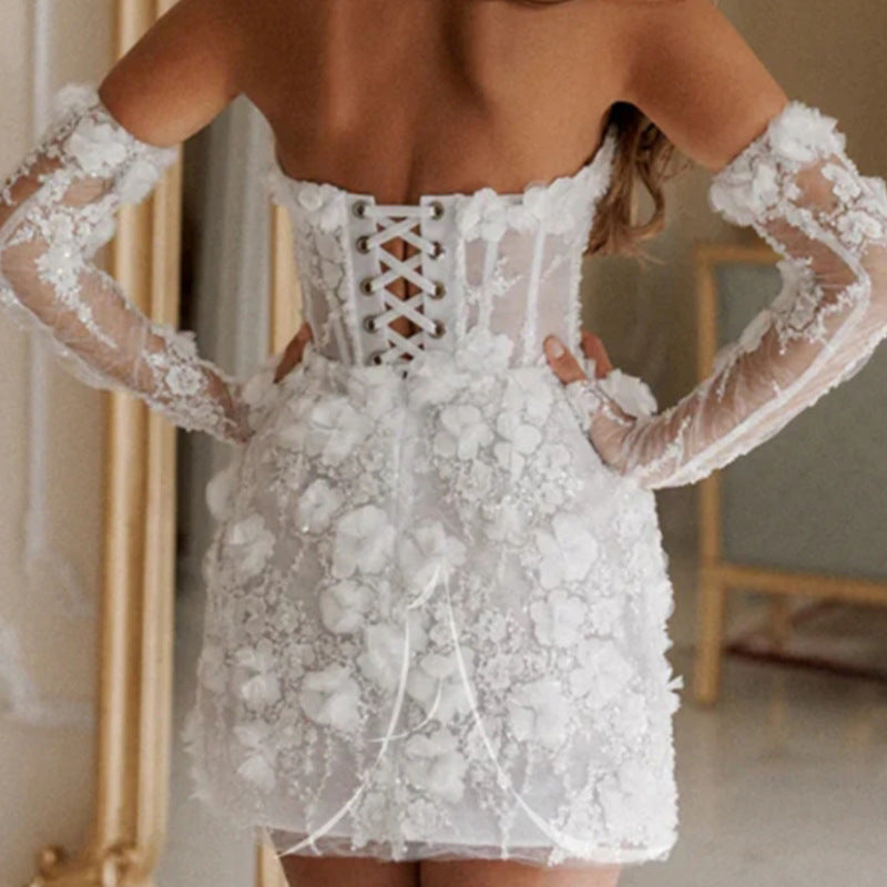 Damen Elegantes Hochzeitskleid mit floralen Details und transparenten Einsätzen EB