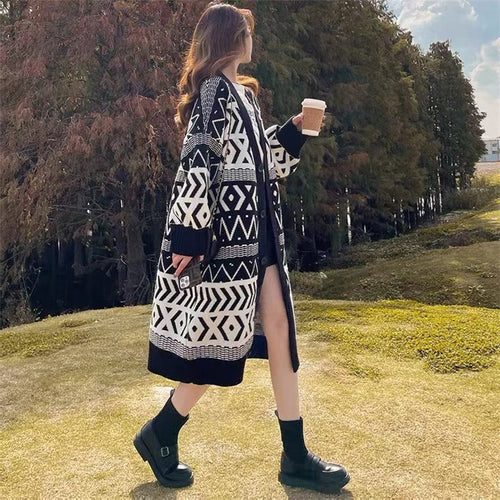 Damen Long Cardigan mit grafischem Design und tiefen Taschen EB