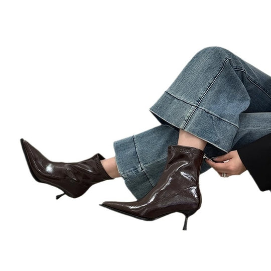 Damen elegante Stiefeletten mit spitz zulaufender Zehenpartie und modischem Glanz EB