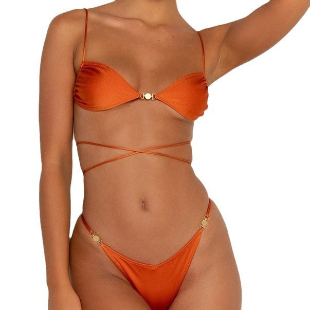 Damen Triangel-Bikini mit glänzendem Material und raffiniertem Schmuckdetail EB