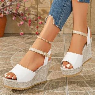 Damen Wedge-Sandalen mit elegantem Riemendetail EB