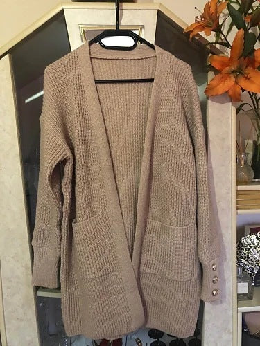 Damen Elegante Strickjacke mit Knopfdetails und praktischen Taschen EB