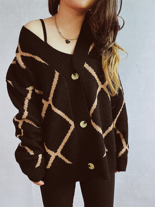 Damen Strickjacke mit modernem geometrischem Muster und hochwertigen Knopfdetails EB