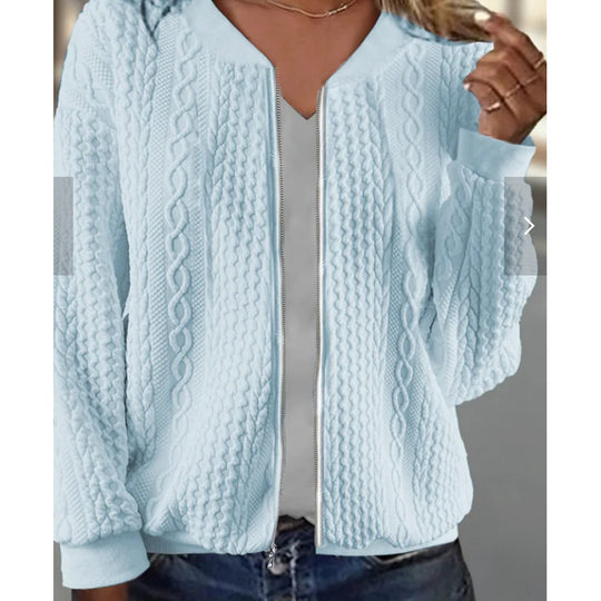 Damen Strickjacke mit modernem Kabelstrickmuster und eleganter Schnittführung EB