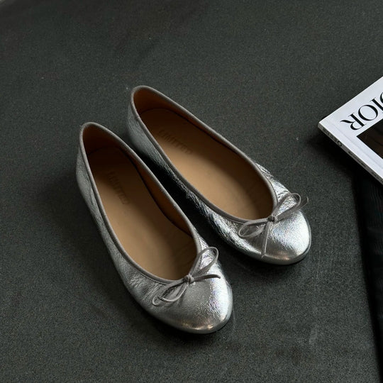 Damen Ballerina-Schuhe mit glänzender Oberfläche und verspieltem Schleifenakzent EB
