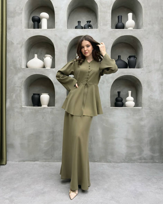 Damen Elegantes Kleid mit Rüschendetails und Knopfleiste EB