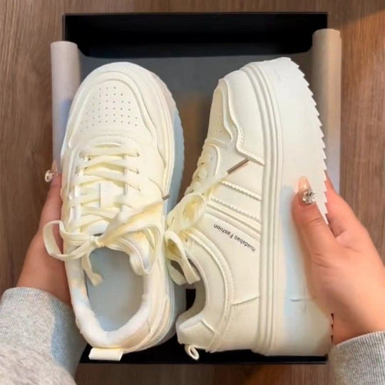 Damen Sneaker mit trendigem, strukturiertem Obermaterial und komfortabler Laufsohle EB