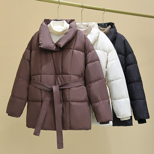 Damen modische wattierte Jacke mit Gürtel und hochschließendem Kragen EB