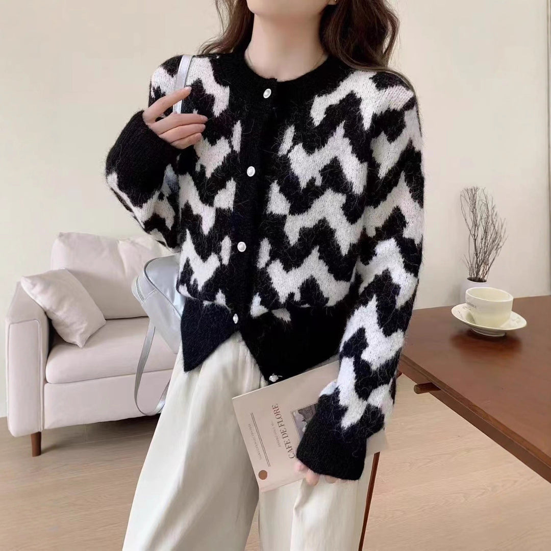 Damen Strickjacke mit modernem Zickzackmuster und dekorativen Knöpfen EB