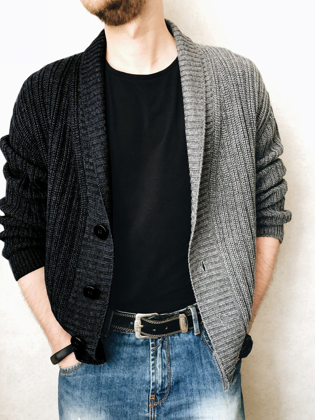 Herren Strickjacke mit strukturierter Oberfläche und modernen Knöpfen EB