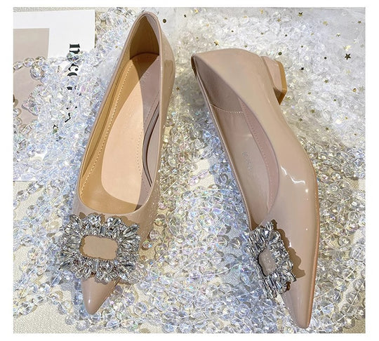 Damen elegante spitze Pumps mit funkelndem Schmuckdetail EB