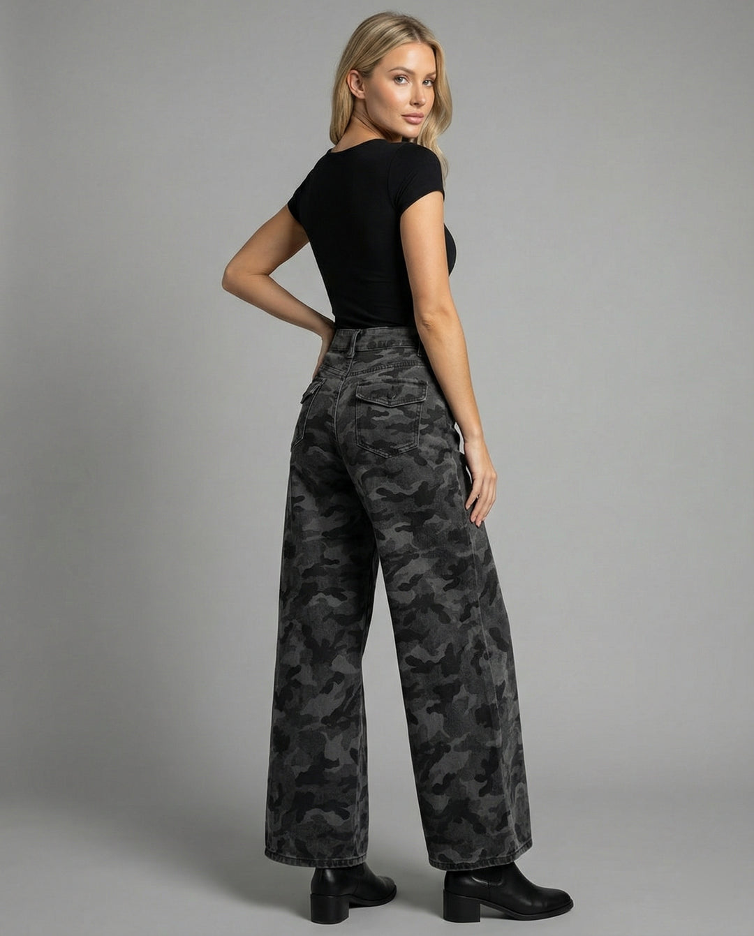 Damen extraweite Camouflage-Palazzohose mit hohem Bund, tiefem Schritt und aufgesetzten Gesäßtaschen EB