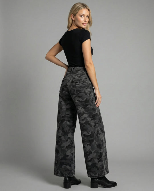 Damen extraweite Camouflage-Palazzohose mit hohem Bund, tiefem Schritt und aufgesetzten Gesäßtaschen EB