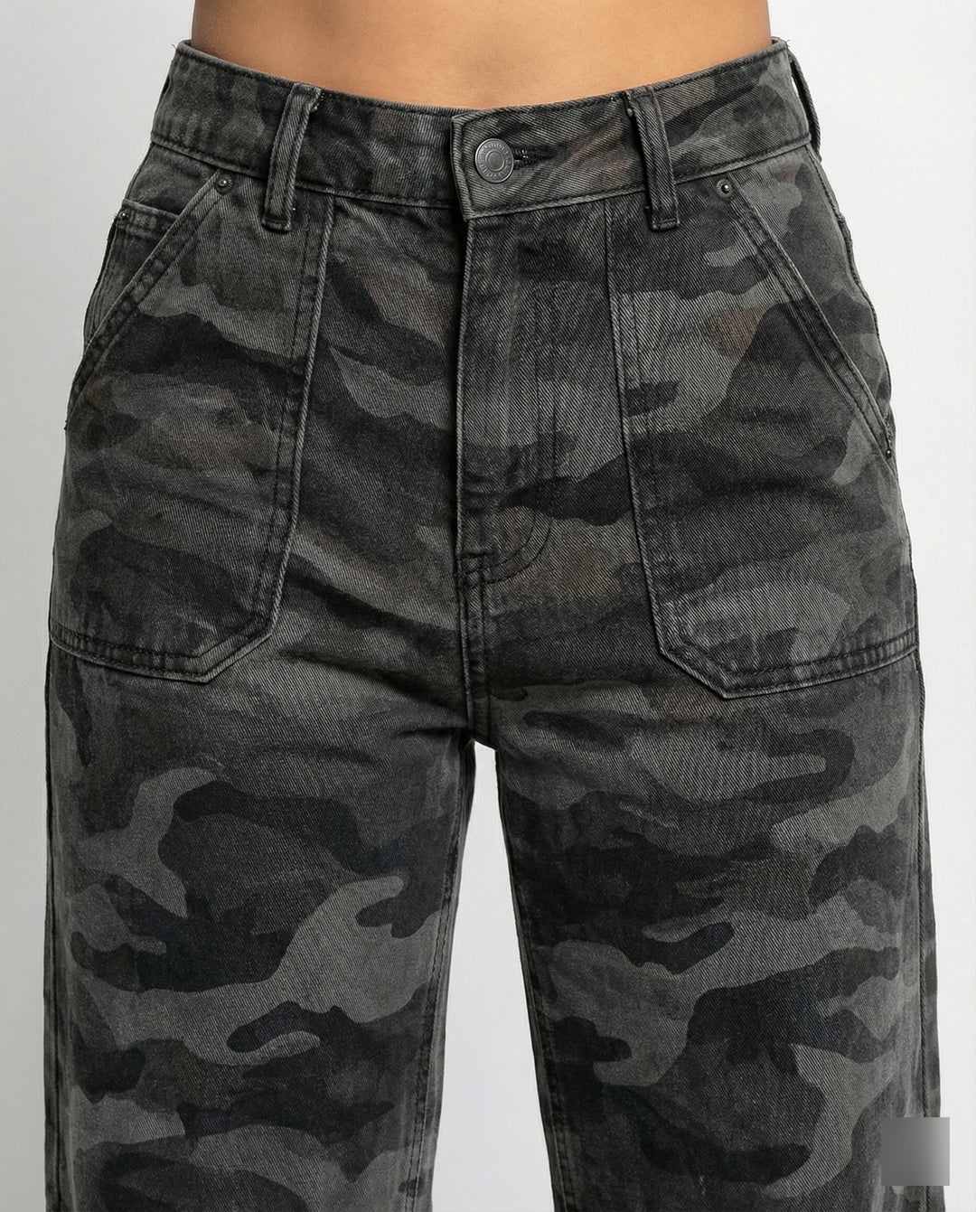 Damen extraweite Camouflage-Palazzohose mit hohem Bund, tiefem Schritt und aufgesetzten Gesäßtaschen EB