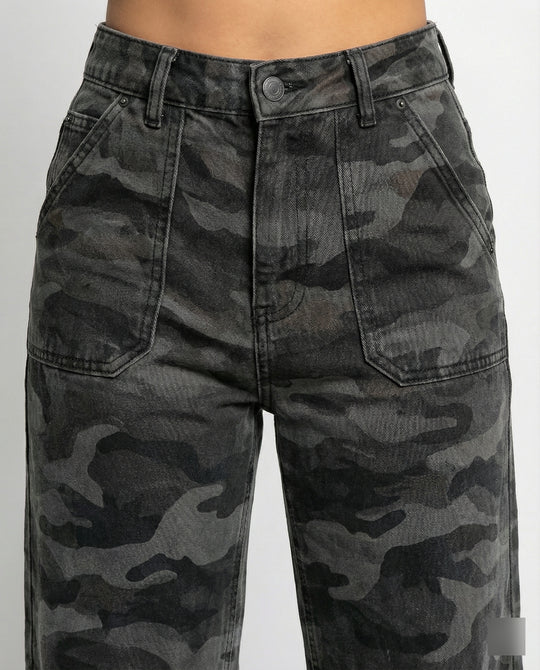 Damen extraweite Camouflage-Palazzohose mit hohem Bund, tiefem Schritt und aufgesetzten Gesäßtaschen EB
