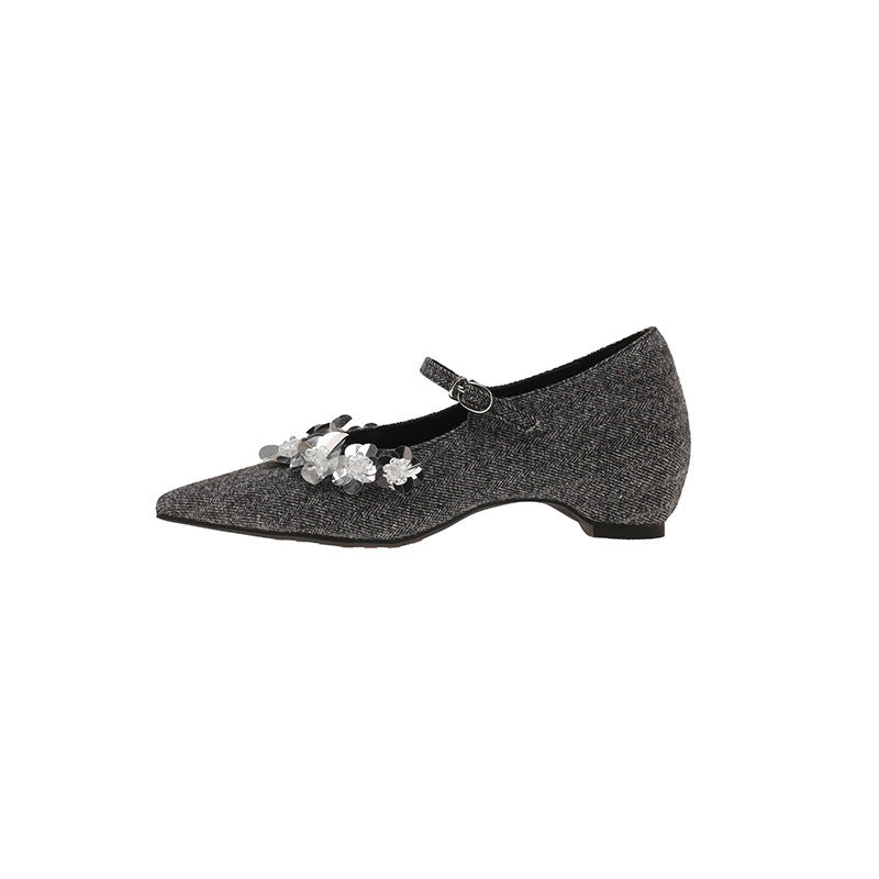 Damen Ballerina-Schuhe mit zartem Floraldetail und elegantem Riemchen EB