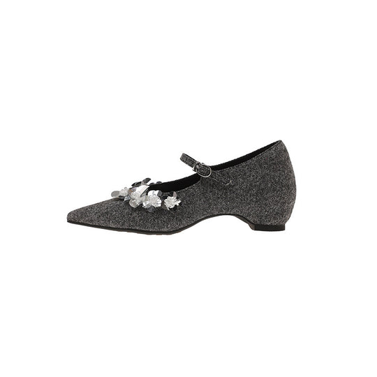 Damen Ballerina-Schuhe mit zartem Floraldetail und elegantem Riemchen EB