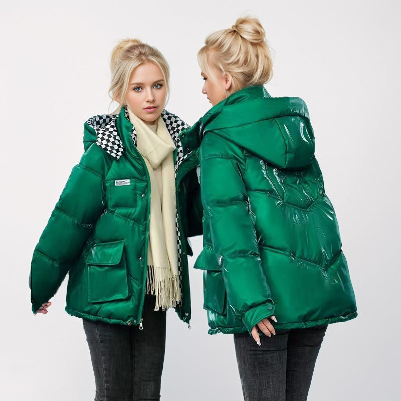 Damen modische glänzende Steppjacke mit hochschließendem Kragen und praktischen Taschen EB