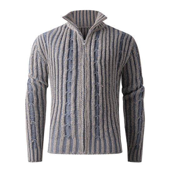 Herren Strickjacke mit Hochkragen und anspruchsvollem Zopfmuster EB