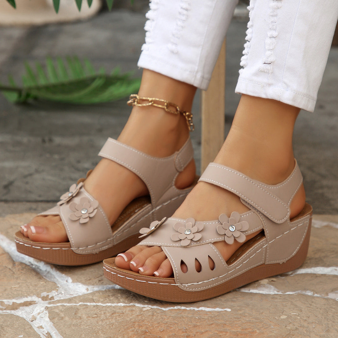 Damen Wedge-Sandalen mit floralem Applikationsdesign und komfortablem Fußbett EB