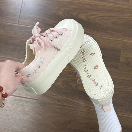Damen Sneakers mit verspielten Applikationen und elastischer Sohle EB