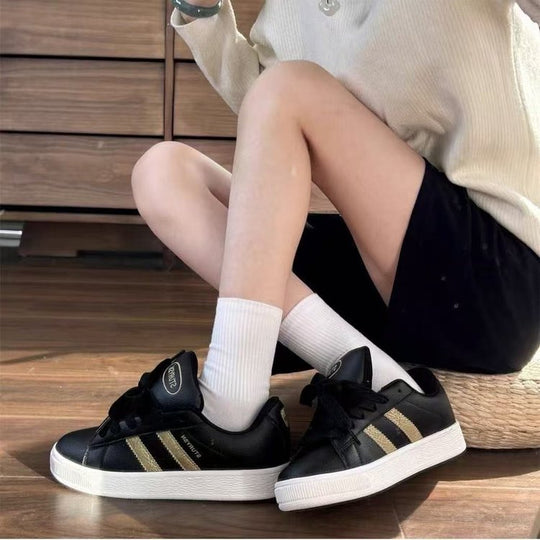Damen Sportliche Sneakers mit klassischer Silhouette und elegantem Schnürdesign EB