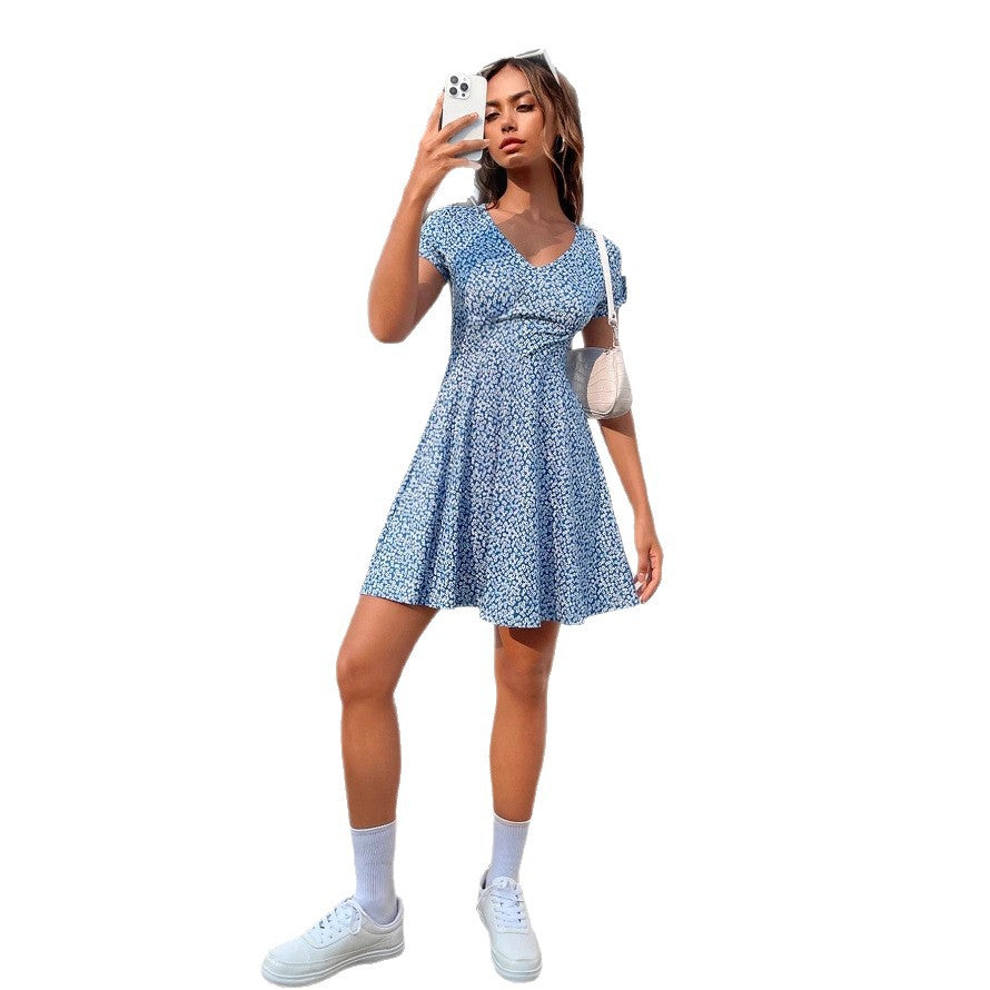 Damen Sommerliches Freizeitkleid mit floralen Mustern und schwingendem Rock EB