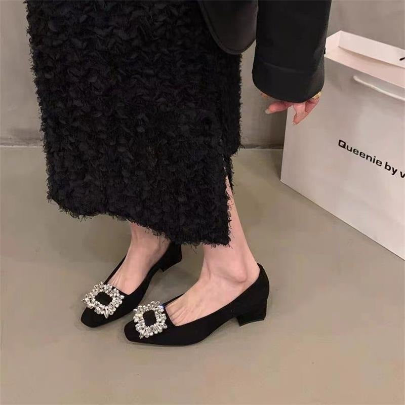 Damen elegante Pumps mit funkelnden Schmuckakzenten EB