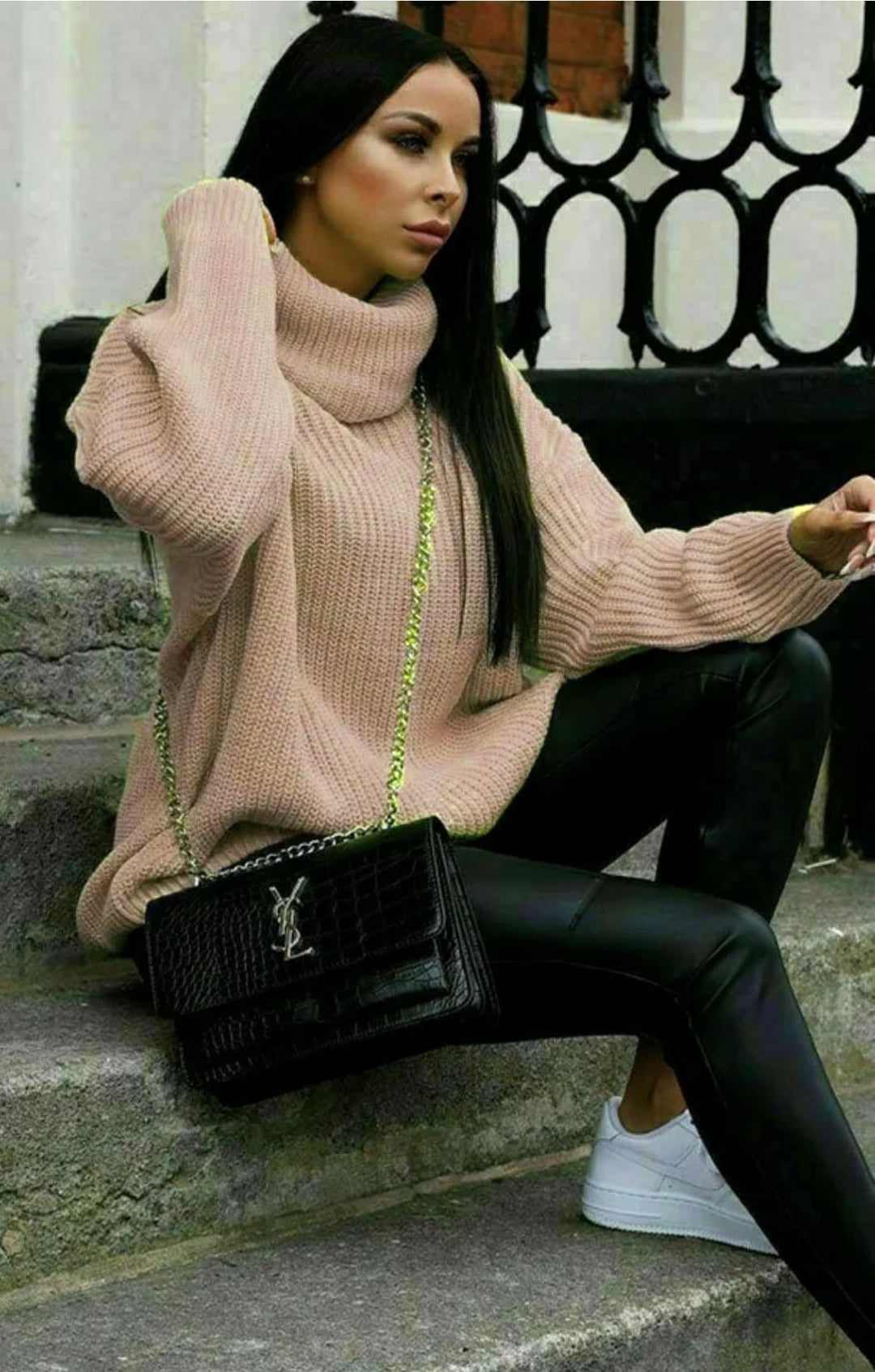 Damen Grobstrickpullover mit hohem Kragen und lässigem Schnitt EB