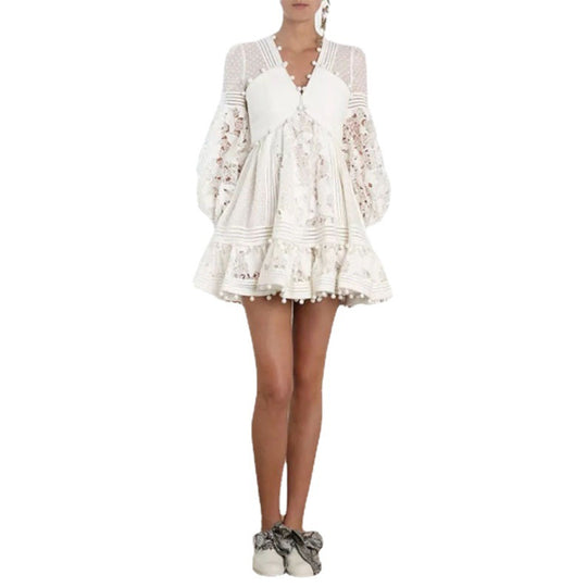 Damen verspieltes Blumenkleid mit Rüschendetails und transparenten Puffärmeln EB
