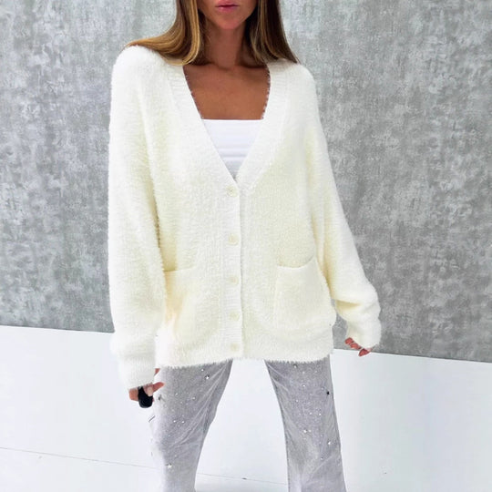 Damen Flauschiger Oversize-Cardigan mit tiefer V-Ausschnitt, Knopfleiste und Eingrifftaschen EB