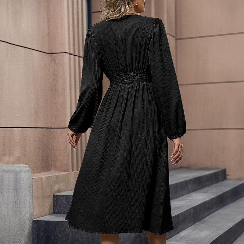 Damen elegantes Midikleid mit tiefer V-Ausschnitt und durchgehenden Knopfdetails EB