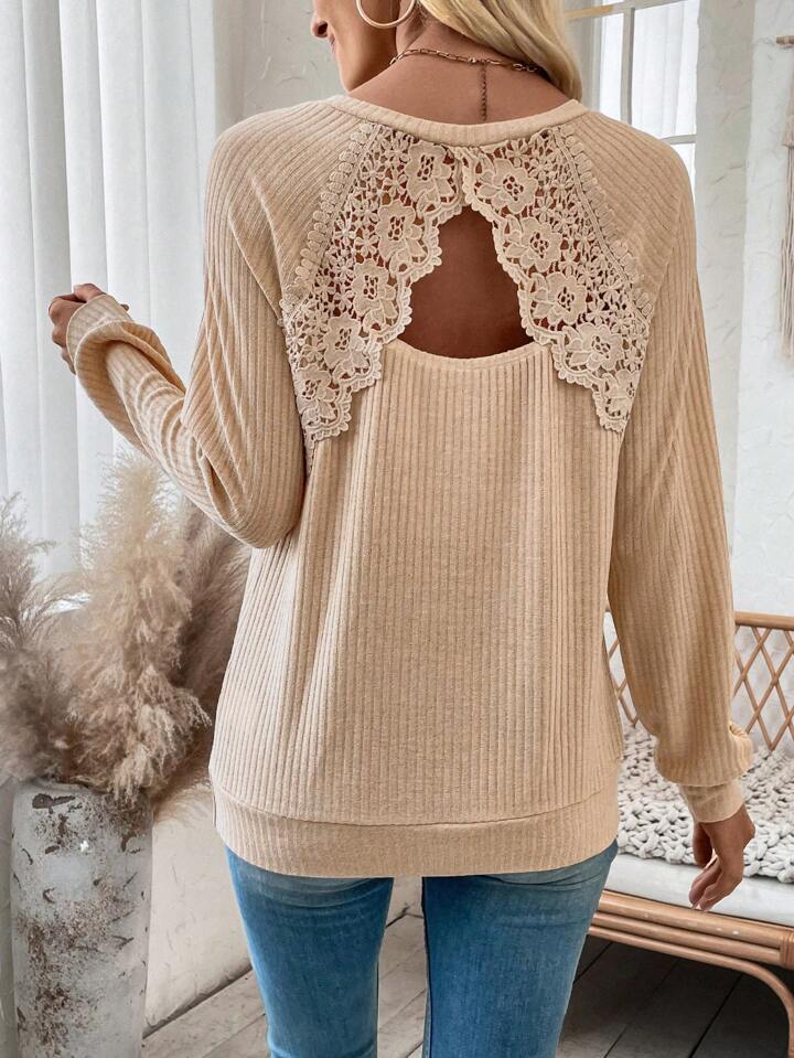 Damen nan Rippenstrick-Langarmshirt mit floraler Spitzenapplikation und markantem Rückenausschnitt EB